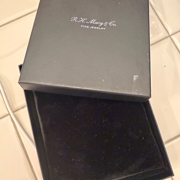 Macy’s precious metals Mesh Bracelet - Picture 6 of 6